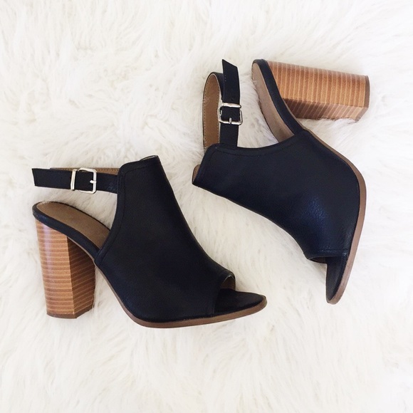 black block heel closed toe shoes